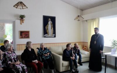 Поздравление с праздником Святой Троицы в пансионе.