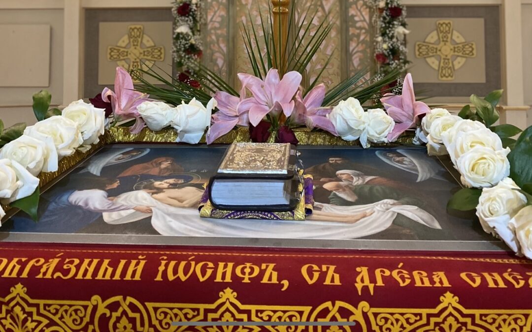 Готовимся к ночному богослужению на Пасху.